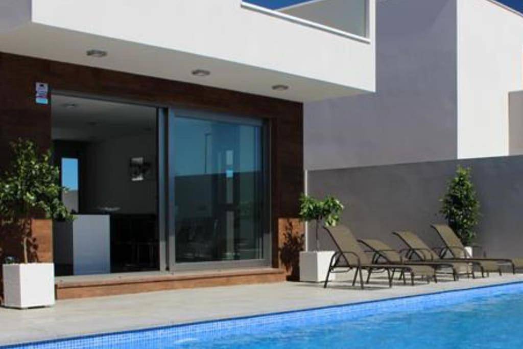 Three-Bedroom House in Torre de la Horadada, Pilar de la Horadada