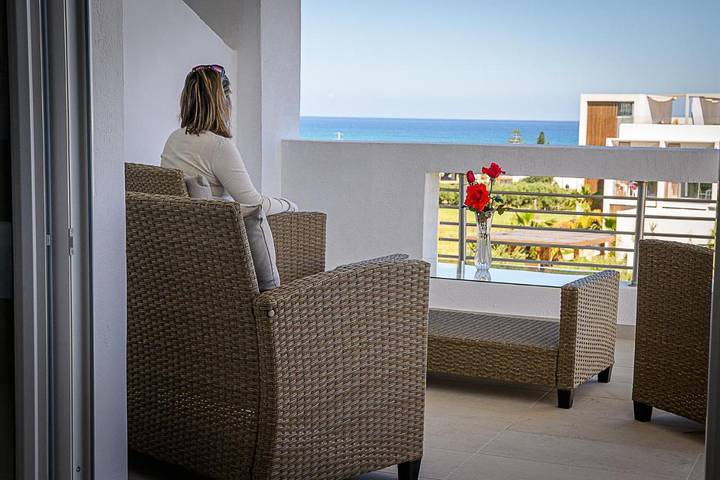 Appart’hôtel pour 3 personnes, avec piscine ainsi que balcon et vue