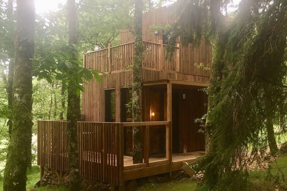 Adorable cabane tout confort, dans un espace boisé, à 3 min de Saint-Junien. in Saint-Junien, Région de Rochechouart