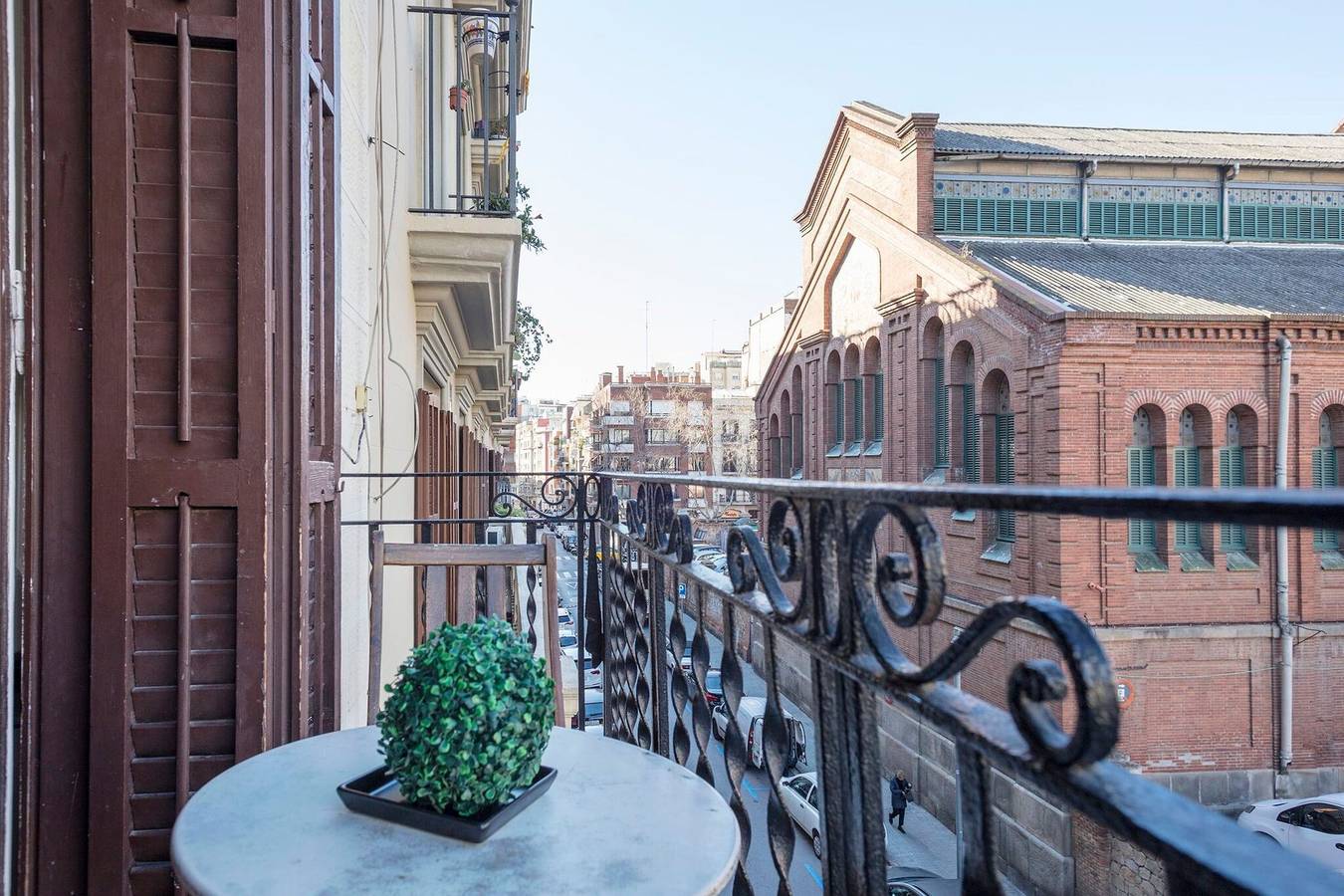 Apartamento inteiro, Mirall,En El Mejor Barrio De La Ciudad, frente a un mercado emblemático, rodeado de comercios y restaurantes y muy bien comunicado con todo. in Centro Barcelona, Barcelona