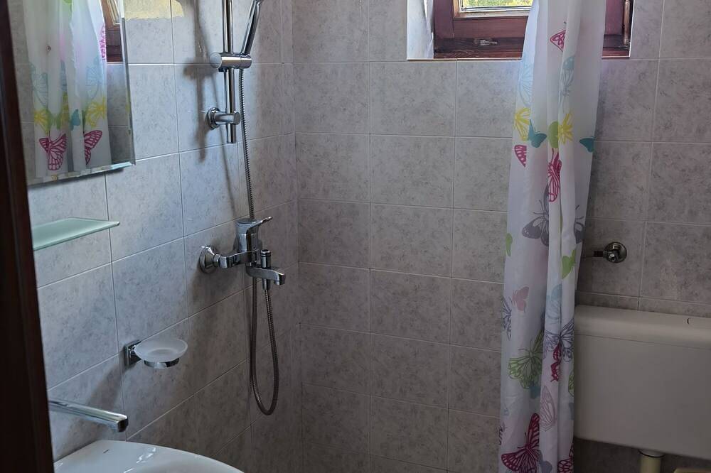 Ganze Wohnung, 1-Zimmer-Ferienwohnung am Strand Trpanj, Peljesac (A-258-a) in Trpanj, Peljesac