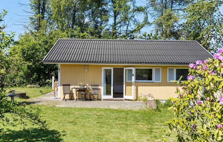 Ferieudlejning for 6 personer, med have og terrasse i Smidstrup