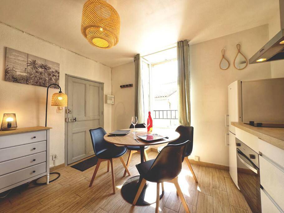 Appartement entier, Charmant studio à 200m du Gardon in Remoulins, Région de Nîmes