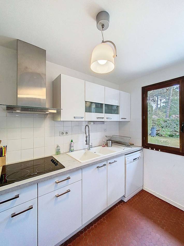 Apartamento vacacional entero, Charming house with garden in the pine forest for 6 people in Lacanau Ocean in Lacanau, Parque natural regional del Médoc