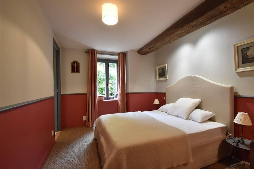 Charming Home with Flowers in Angers, Angers region