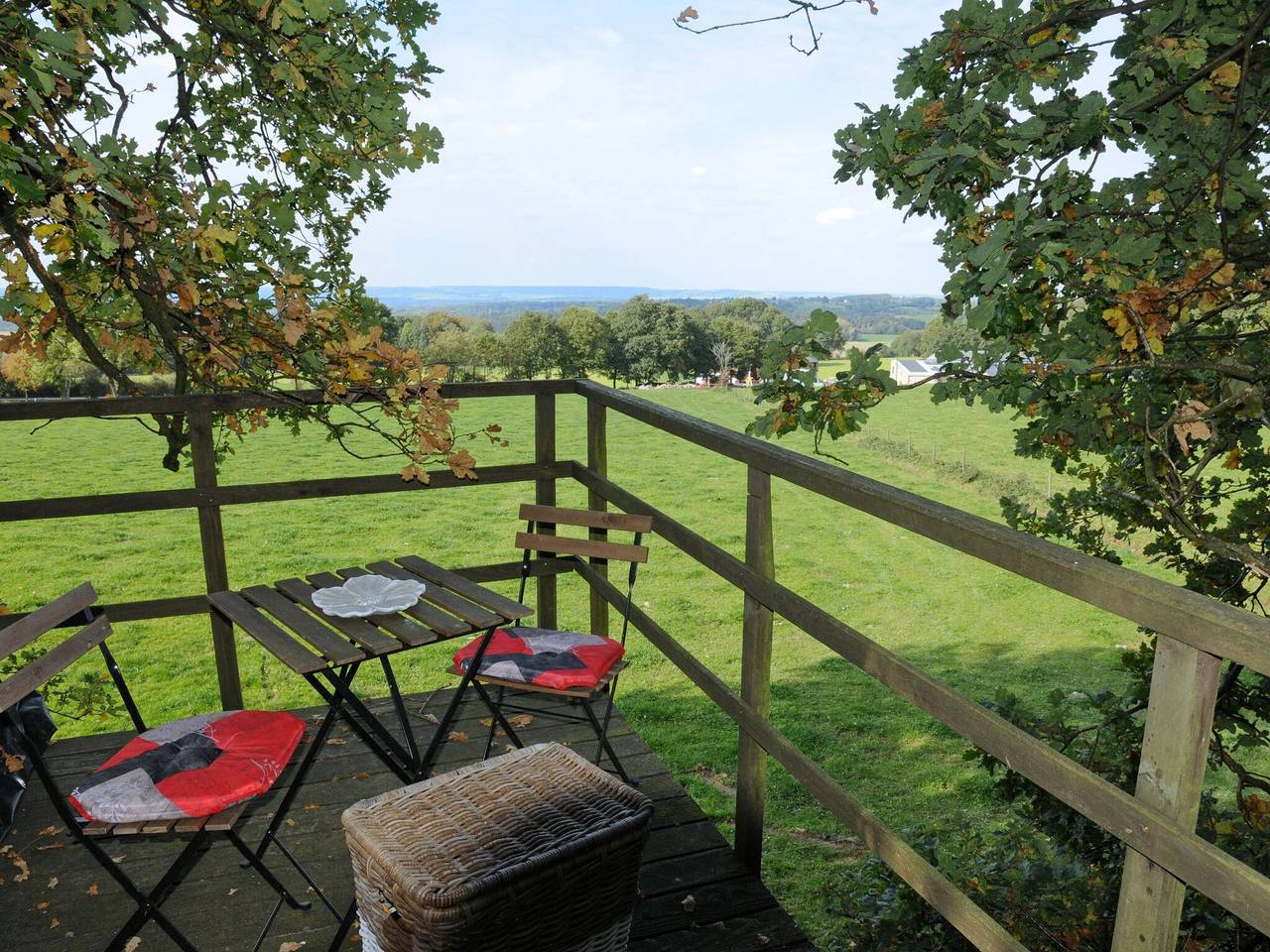 Tentlodge met terras in Érezée, Provincie Luxemburg