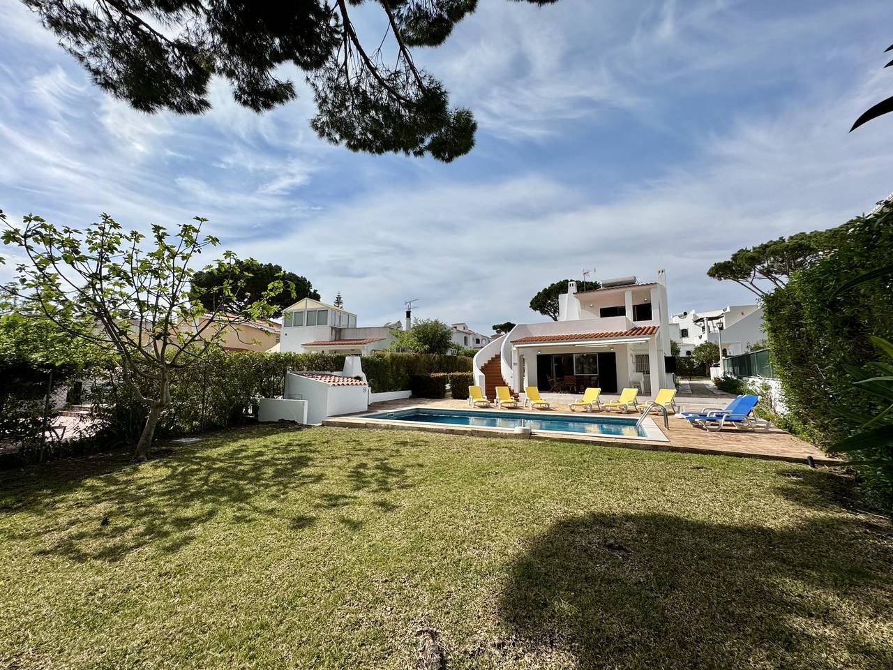 Vilamoura Ocean Villa With Pool in Quarteira, Faro Distrikt