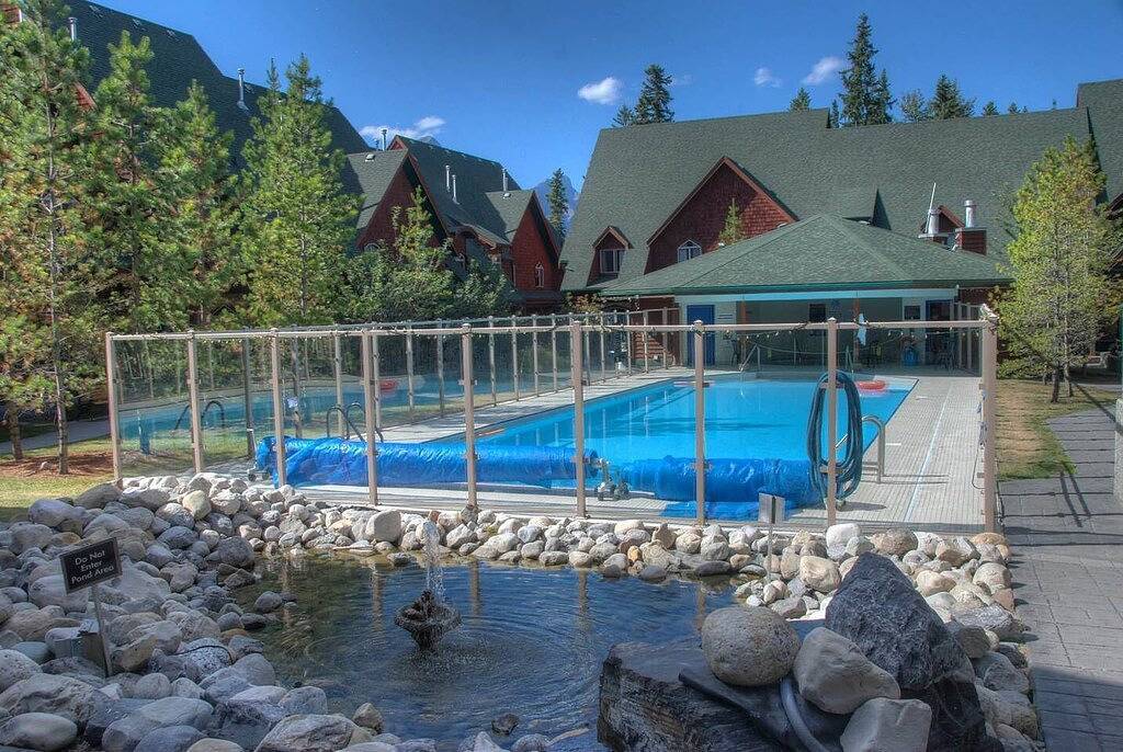 Ein Urlaub erwartet !! Mountain View Eigentumswohnung mit Pool und Whirlpool ** Pet Friend in Canmore, Banff-Nationalpark