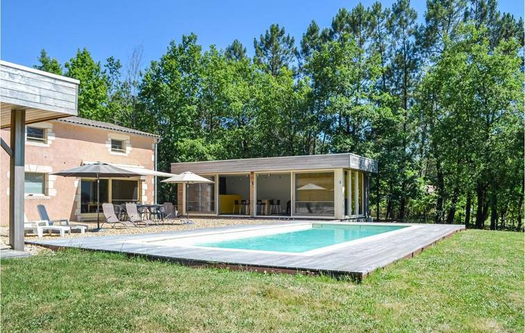 Location de vacances pour 10 personnes, avec piscine à Saint-Rémy (Dordogne)