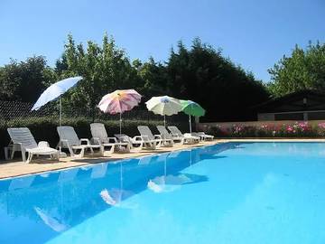 Mobil home pour 6 personnes, avec terrasse et piscine à Salignac-Eyvigues