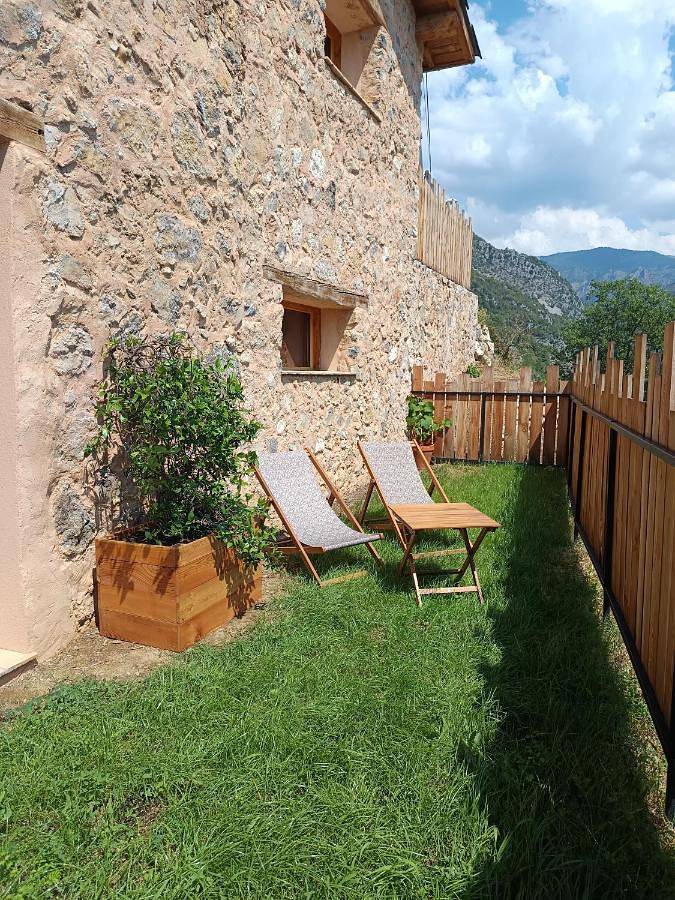 Location de vacances pour 8 personnes, avec Balcon et Jacuzzi ainsi que Terrasse et Jardin à Utelle - 2