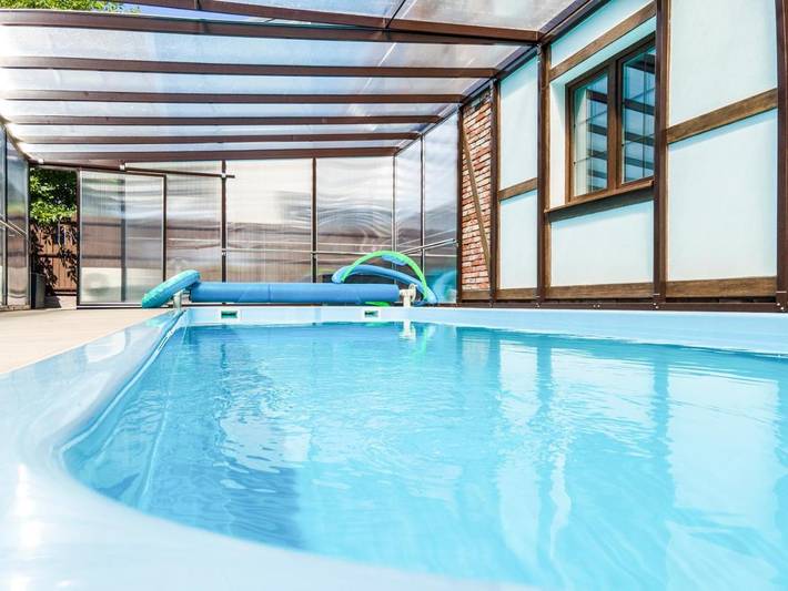 Dom dla 4 osób, z Balkon i Taras oraz Jacuzzi i Ogród w 