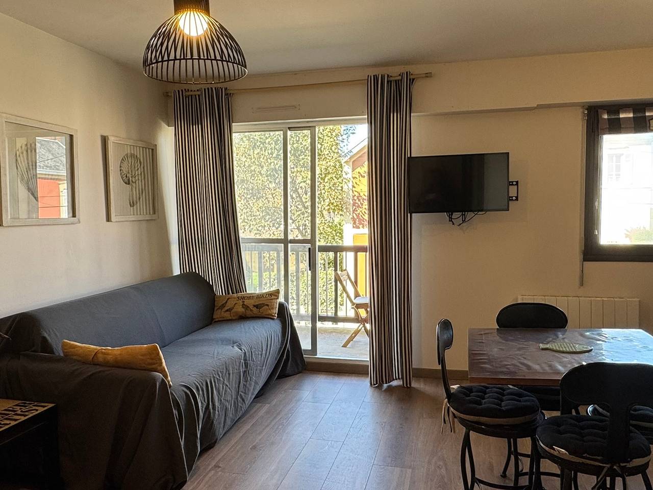 Appartement entier, Appartement Confortable 2P Proche Plage avec Parking et Internet à Cabourg in Cabourg, Région de Caen