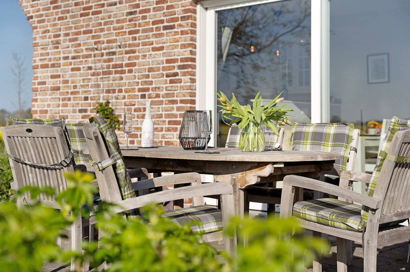 Ferienhaus 'Meerzeit' mit Seeblick, privater Terrasse und Wi-Fi in Poseritz, Stralsund Umland