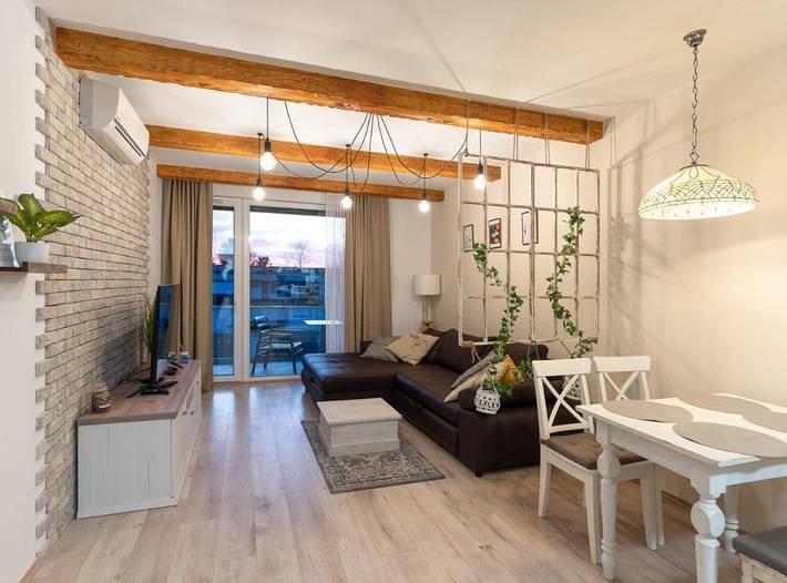 Ferienwohnung für 4 Personen, mit Seeblick und Ausblick sowie Garten und Pool in Fonjod