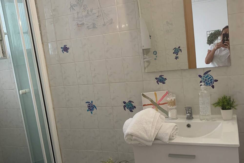 Entire apartment, Studio Bienvenue in Carry-le-Rouet, Istres region