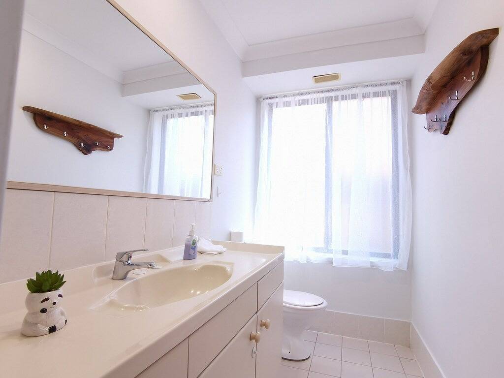 Cheerful 4-bedroom home with natural backyard in Canberra, Australian Capital Territory