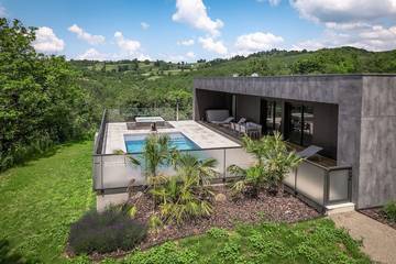 Villa pour 4 personnes, avec jacuzzi et jardin dans l' Aveyron