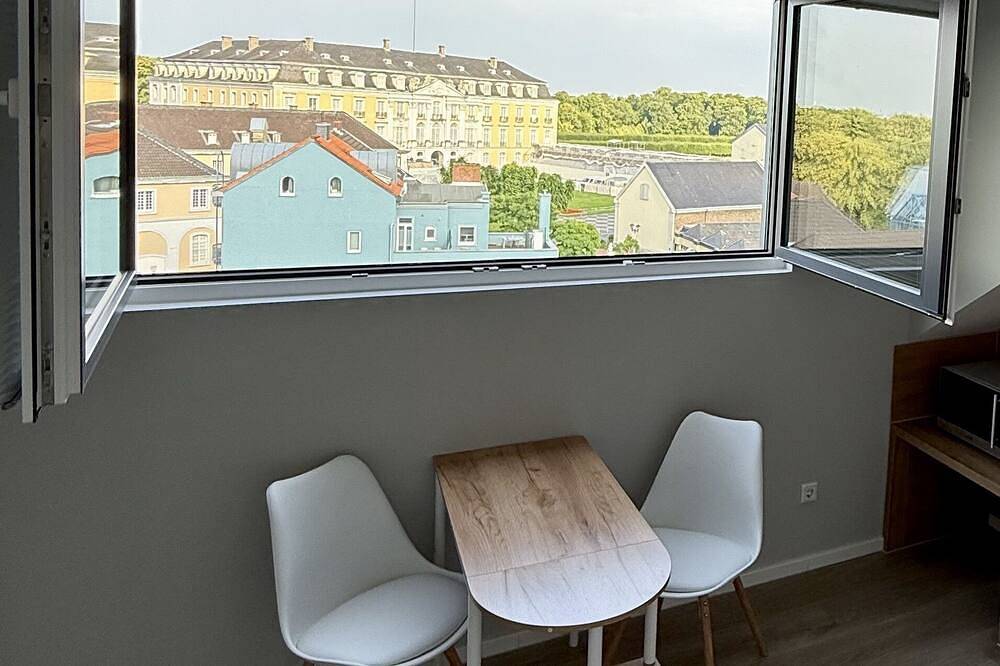 Ganze Wohnung, Studio-Apartment No. 8 in Phantasialand, Brühl