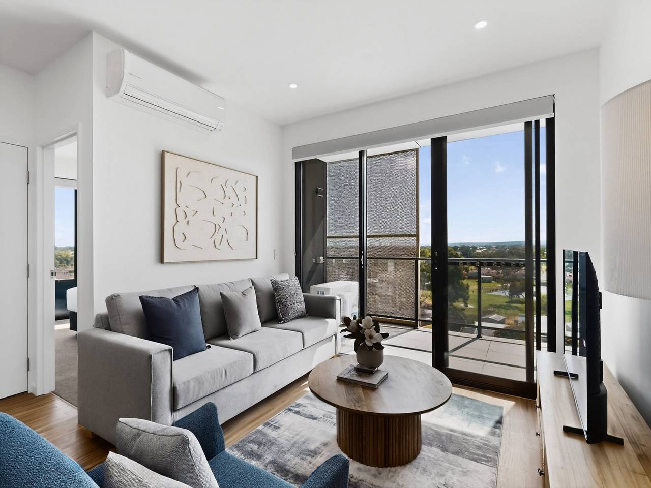 Hel leilighet, Romslig, nylig oppusset leilighet med 2 soverom og parkering på stedet in Cannington, Perth