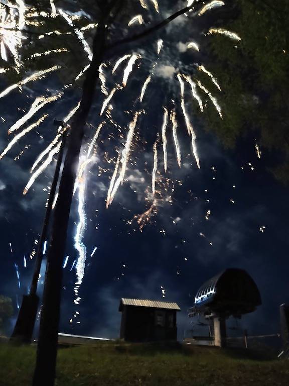 Ganze Wohnung, Cozy mountain retreat located on Village Trail with Ski in ski out access. in Seven Springs, Pennsylvania