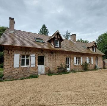 Gîte pour 16 personnes, avec jardin et terrasse à Saint-Viâtre