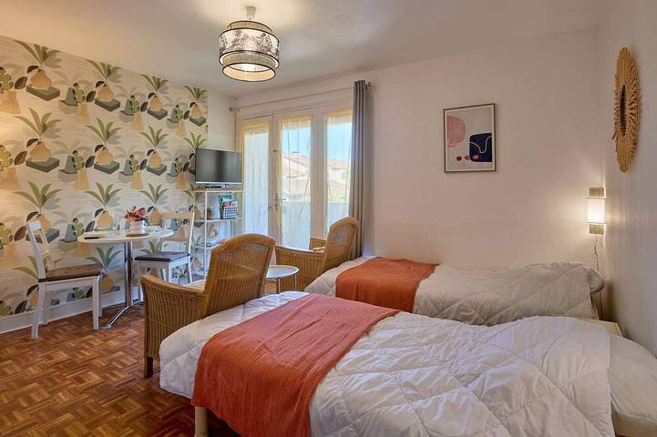 Appartement entier, Charmant studio rénové avec balcon, parking et animaux acceptés in Cazaubon, Gers