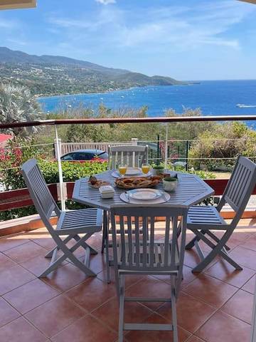Gîte pour 4 personnes, avec terrasse et vue dans Plage de Malendure