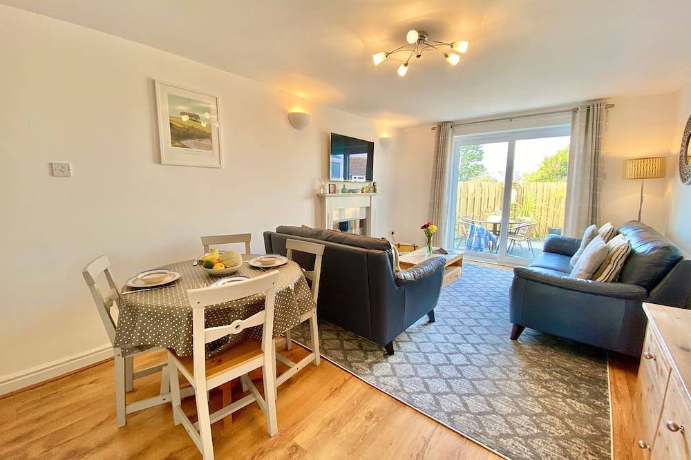 Padstow Holiday Home 2 Bedrooms, wifi, rear decked patio, pets welcome - parking in Padstow, Cornualles
