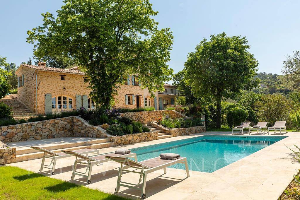 Provencal stone house with panoramic views and pool in Fayence in Fayenza, Region de Draguignan