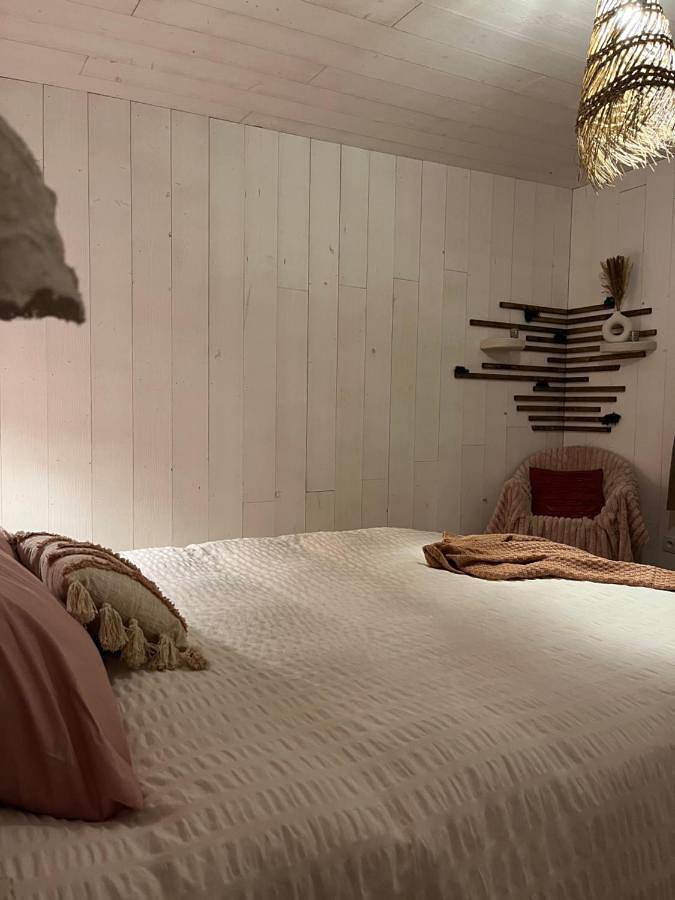 Gîte pour 4 personnes, avec terrasse ainsi que piscine et vue, animaux acceptés à Salives - 4