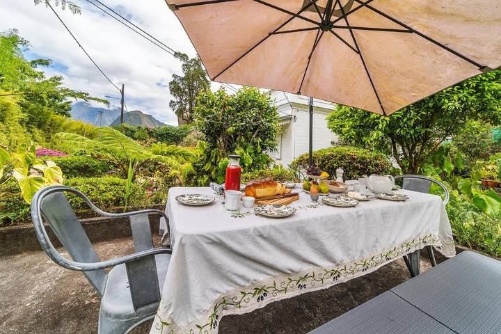 Location de vacances pour 7 personnes, avec jardin et vue à Hell-Bourg - 3