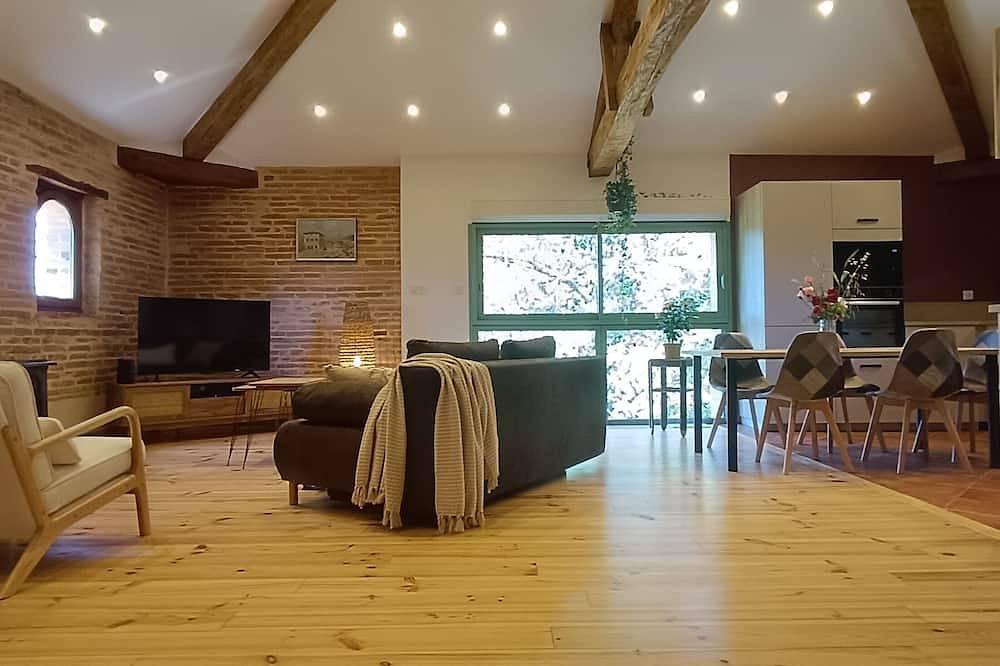 Charming, renovated mill-style loft with a garden and parking in Saint-Nauphary, Tarn-et-Garonne