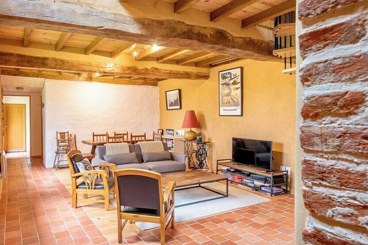 Location de vacances pour 8 personnes, avec jardin dans Étalleville