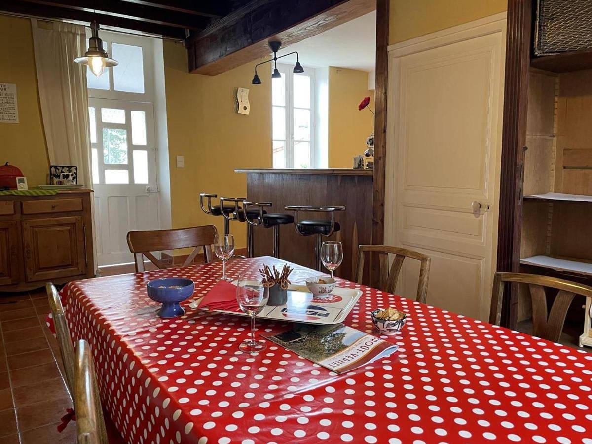 Holiday Home (4 Adults) in Broût-Vernet, Région de Vichy