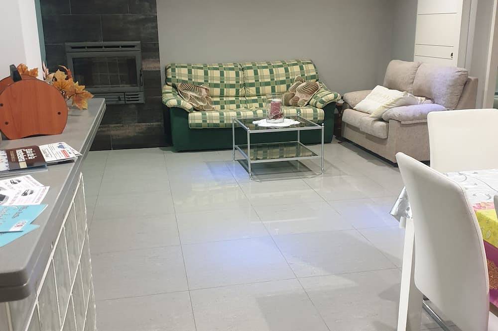 Modern interior diaphanous apartment/suite with capacity for 6 people. in Ciudad Real, Ciudad Real Province