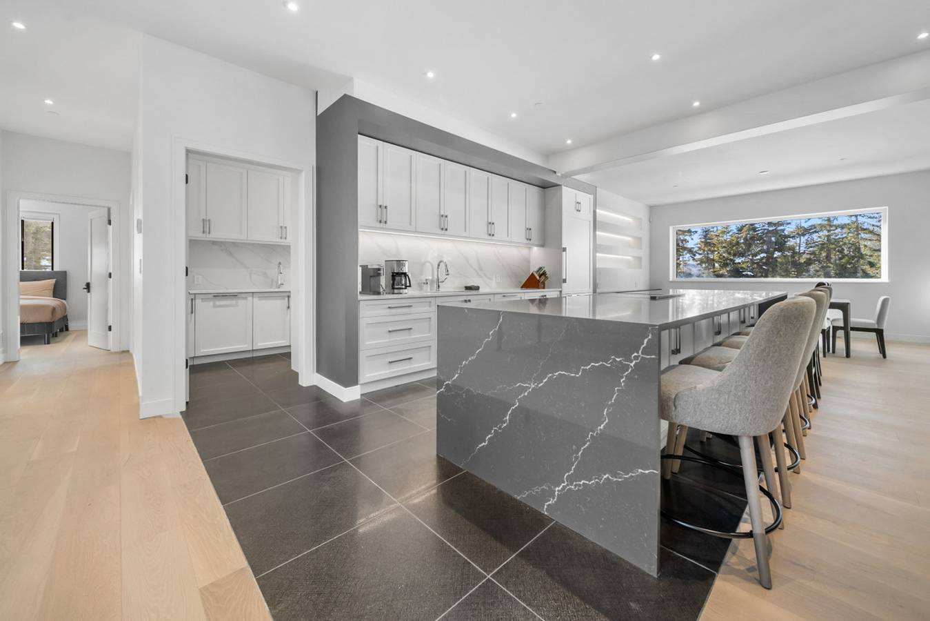 Luxurious 7Br Escape w/ Mountain Views & Privacy in Whistler Blackcomb