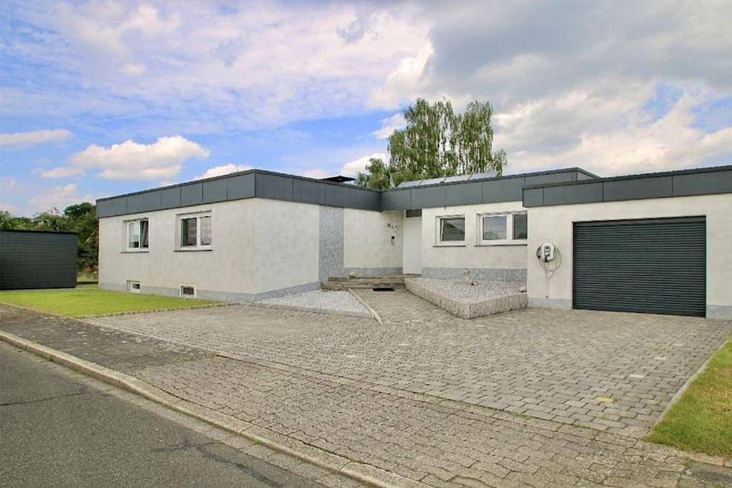 Three-Bedroom Villa in Hamm, Ruhrgebiet
