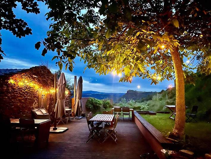 Chambre d’hôte pour 2 personnes, avec terrasse ainsi que jardin et piscine, animaux acceptés dans le Cantal - 2