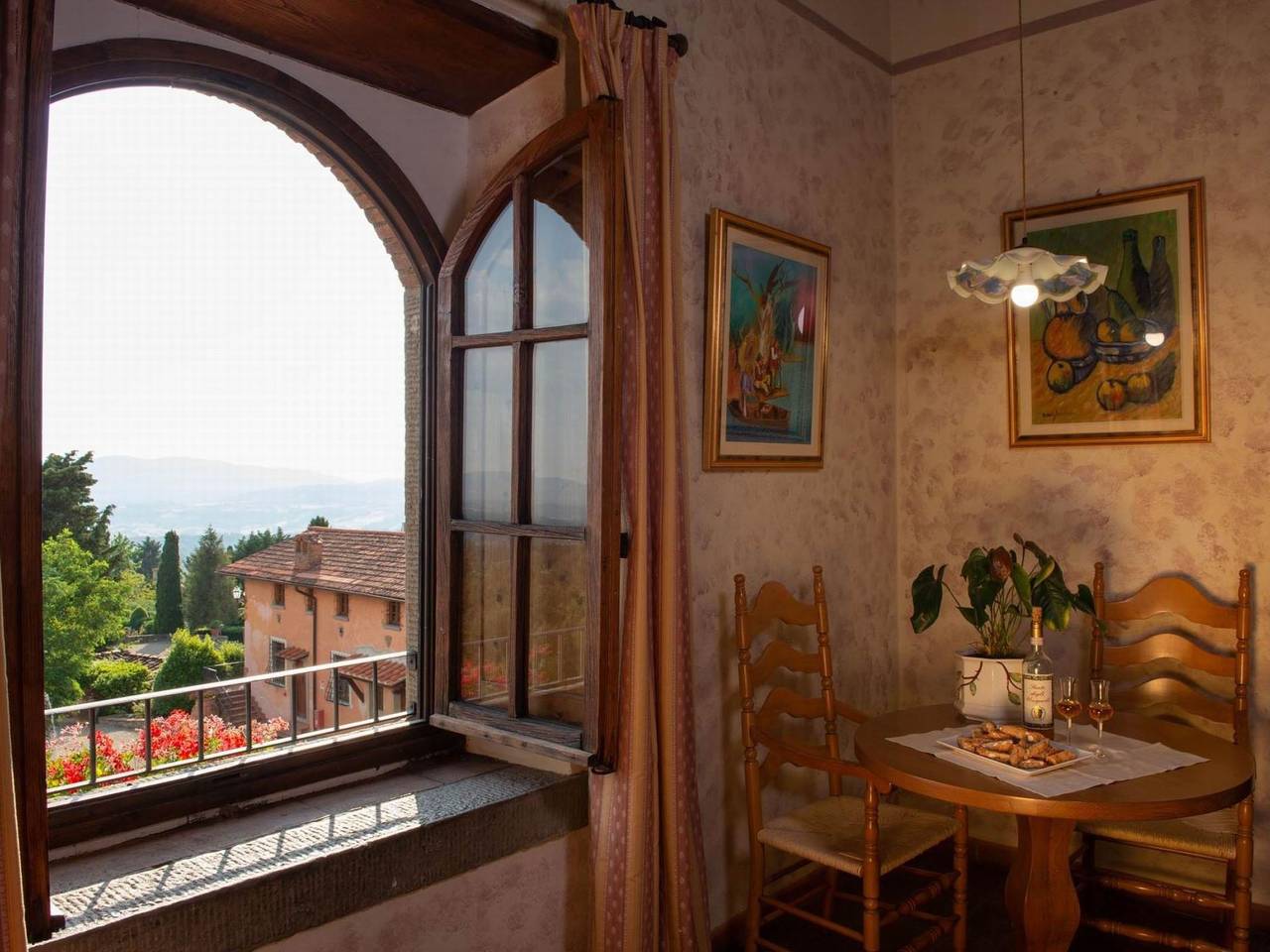 Appartamento intero, Unterkunft für 5 Personen, auf einem Bauernhof mit Schwimmbad in San Donato Fronzano, Valdarno