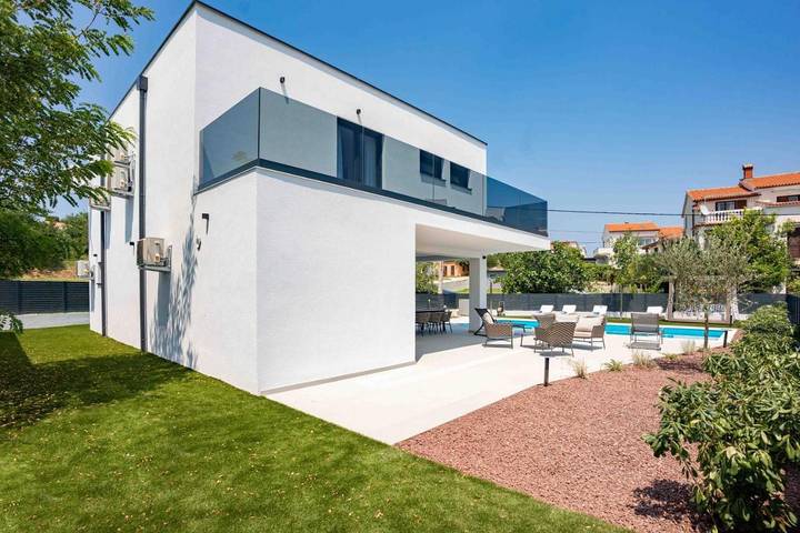 Villa für 9 Personen, mit Terrasse und Sauna sowie Pool, mit Haustier auf Rab - 4