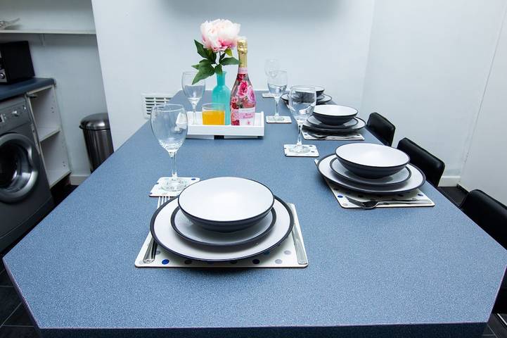 Holiday rental for 8 people in Leeds