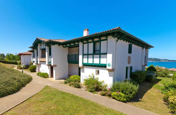 Parc de vacances pour 2 personnes, avec piscine ainsi que jacuzzi et balcon au Pays basque - 4
