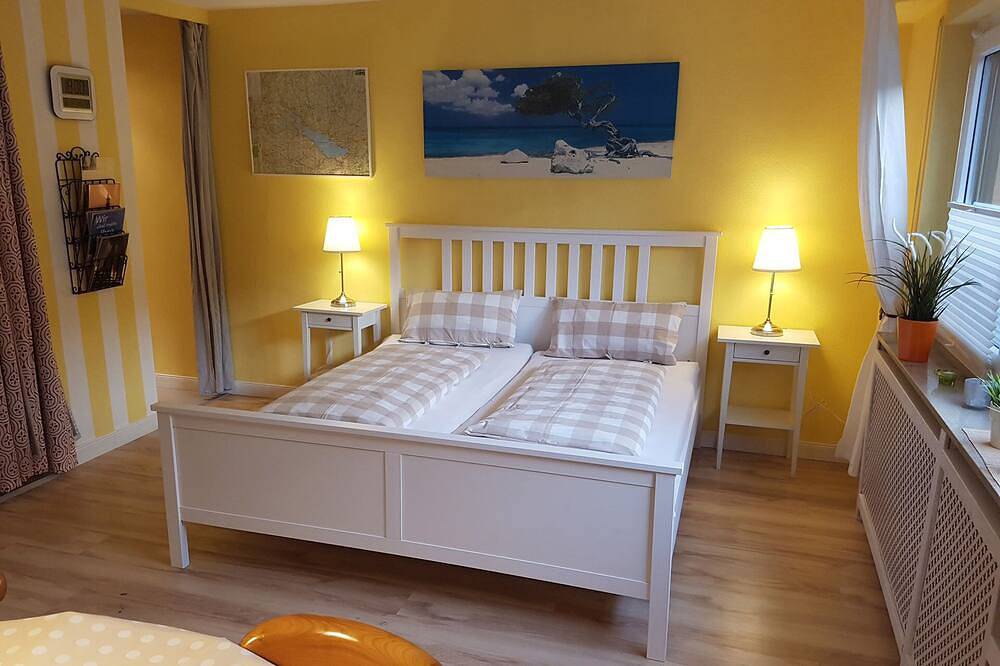 Ganze Wohnung, Apartment am Kloster Hegne, Wlan, Terrasse, See 800 m, Konstanz 8 km in Allensbach, Untersee