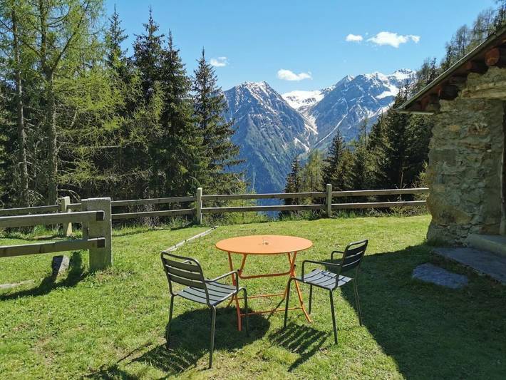 Ferienhaus für 3 Personen, mit Balkon und Terrasse sowie Garten und Ausblick in Val Poschiavo