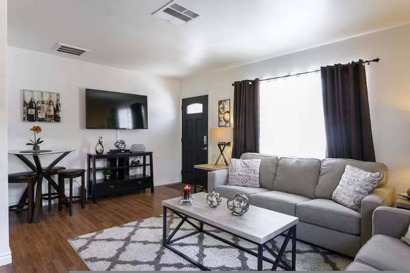 Geheel appartement, Central location One Bedroom Apartment parking in North Hollywood, Los Angeles