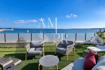 Location de vacances pour 10 personnes dans Port Pierre Canto Cannes