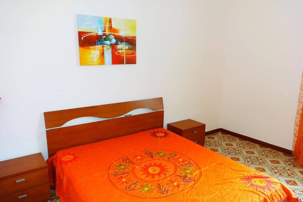 Entire apartment, Apartment from 3 to 6 places at 220 meters sand Lido Marini in Lido Marini, Gulf of Taranto