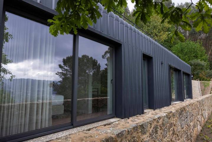 Apartamento de férias para 2 pessoas, com jardim e piscina em Ponte da Barca