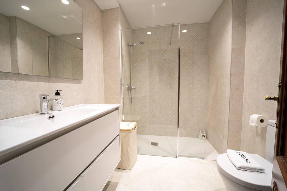 Entire apartment, Apartment Bañeru 1 - House in the centre of Zarautz, 1 min. from the beach in Zarautz, Basque Coast (Spain)